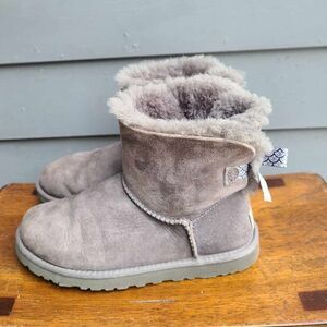 Ugg Gray Logo Bailey Bow Suede Shearling Boots size 6